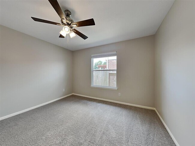 Building Photo - 2434 Halstead Dr