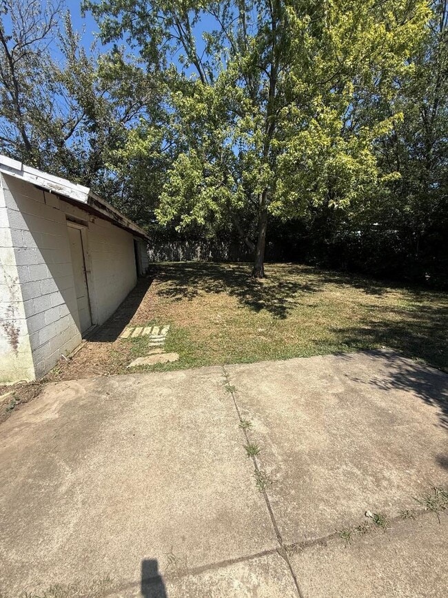 Building Photo - 1315 Stephen Foster Dr