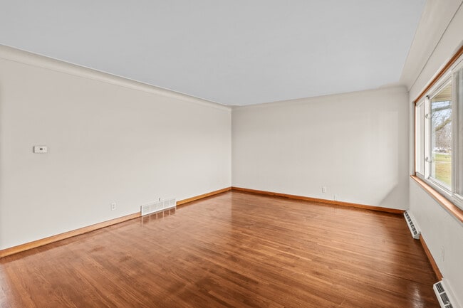 Foto del edificio - 5525 Sunnyside Dr