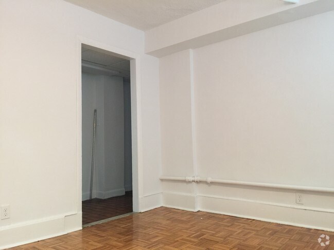 Building Photo - 55 Queensberry St