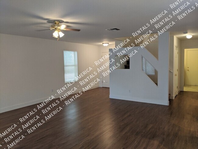 Foto del edificio - 895 E Lakeview Dr