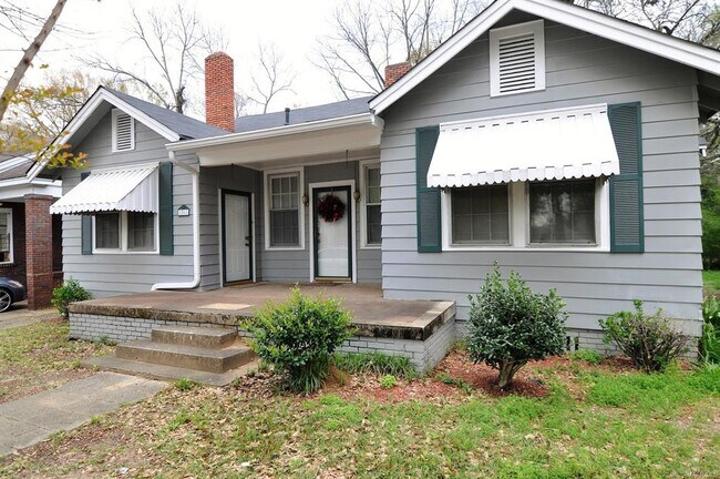 Building Photo - 1561 S Court St