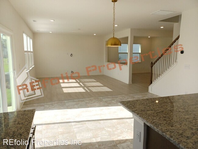 Building Photo - 5 br, 3 bath House - 358 Summer Ranch Drive