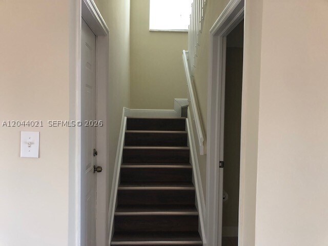 Foto del edificio - 1142 NE 41st Terrace