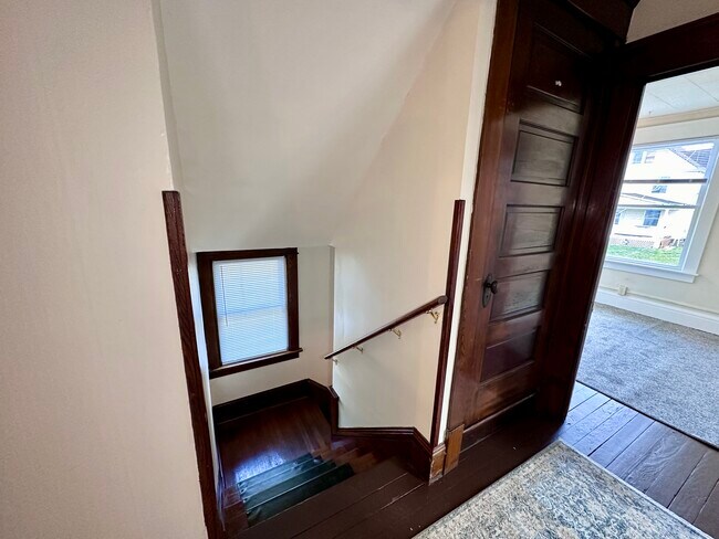 Building Photo - 923 Marshall Ave