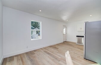 Building Photo - 408 Randall St