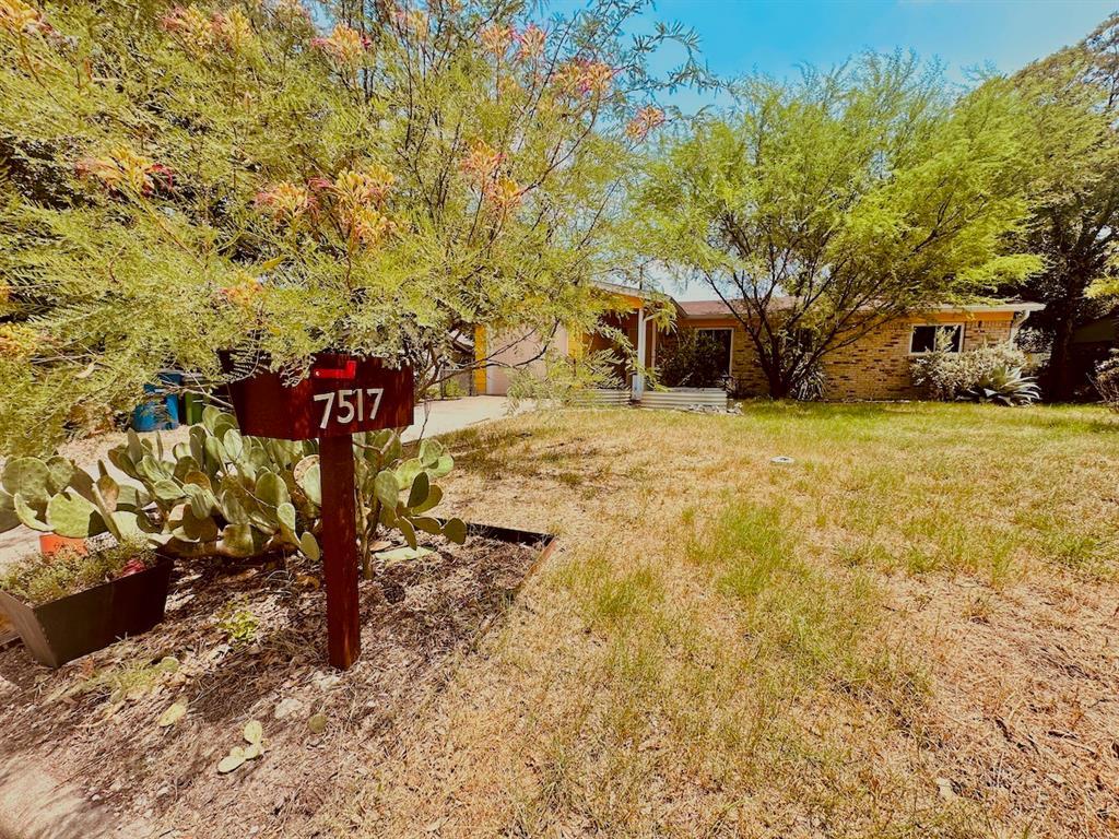 Foto principal - 7517 Eastcrest Dr