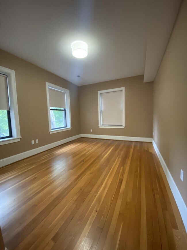 Foto del edificio - 1588 Beacon St
