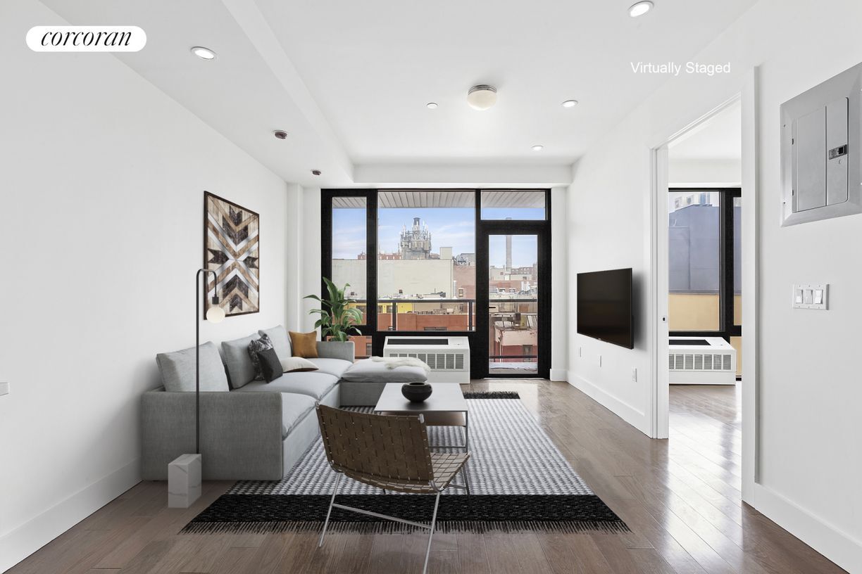 Foto principal - 399 E 8th St