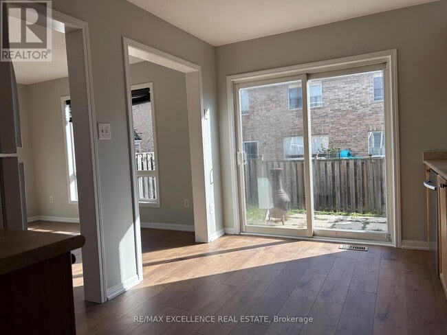 Building Photo - 837 McKay Crescent