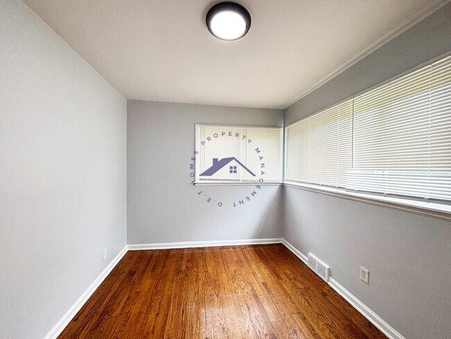 Foto del edificio - 11783 Riverdale