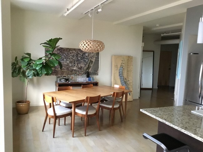 Dining area - 915 Olive St