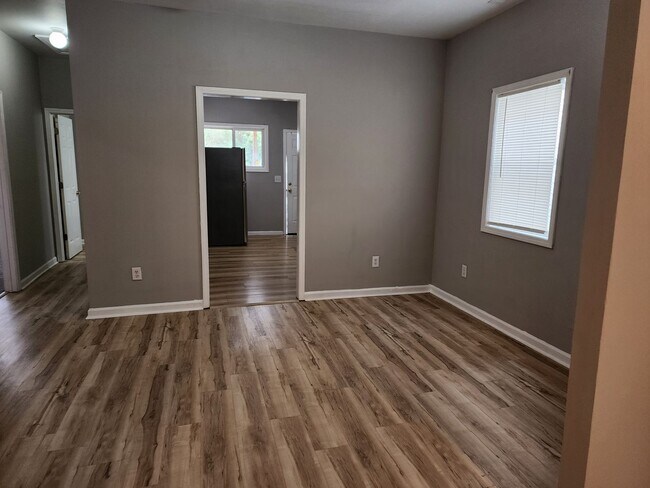 Building Photo - Single Family 3BR 1BA