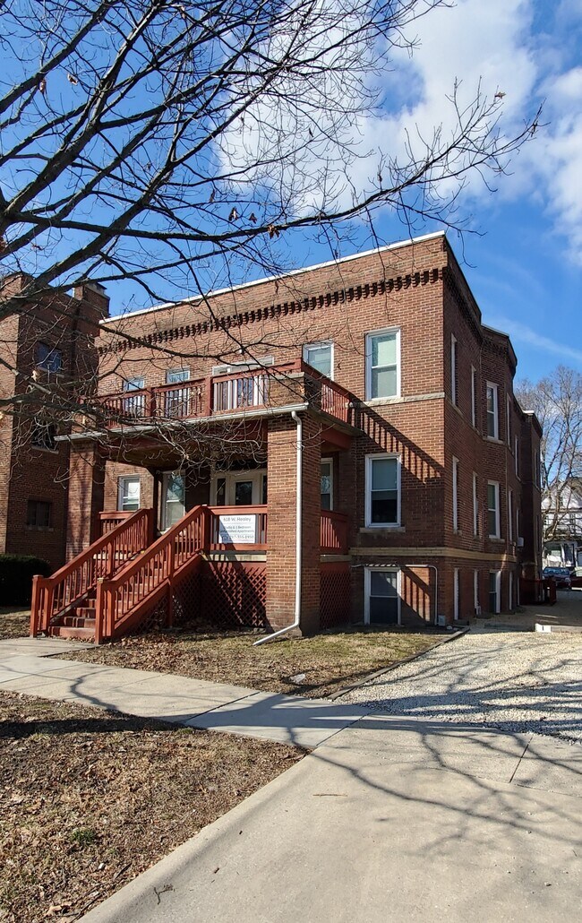 Building Photo - 618 W Healey St