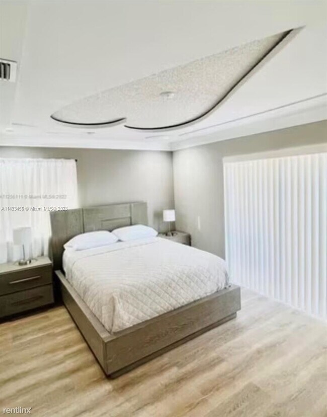 Foto del edificio - 3 br, 2 bath House - 20501 NW 18th Ave