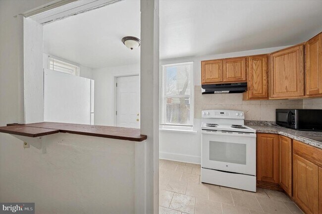 Building Photo - 1658 Conklin St