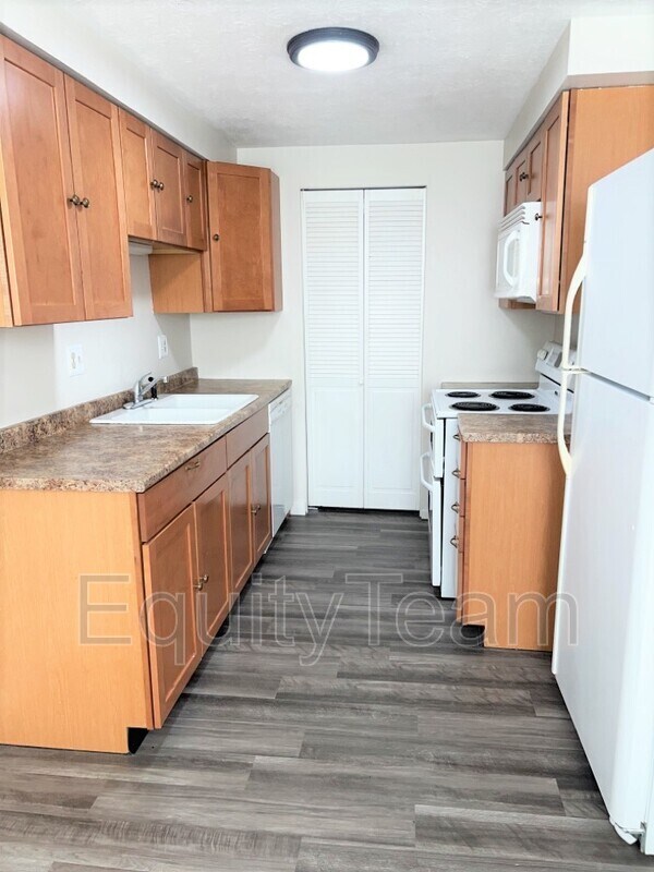 Building Photo - 1642 Mars Hill Dr