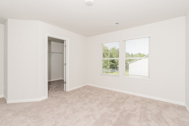 Foto del edificio - Oakwood Village