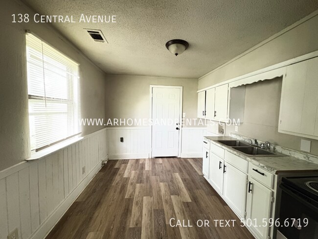 Foto del edificio - 138 Central Ave