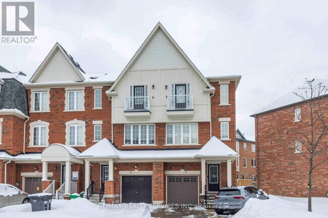 Building Photo - 5 Sprucewood Rd