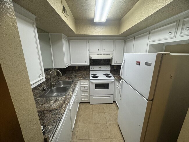 Foto del edificio - 8601 Memphis Dr