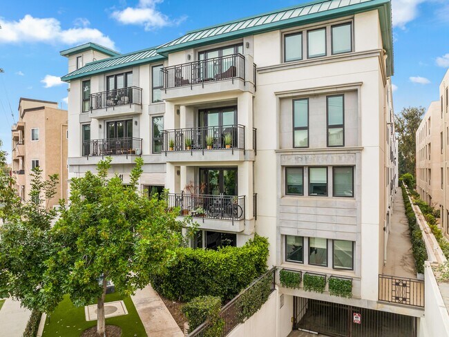 Foto del edificio - 441 S Barrington Ave