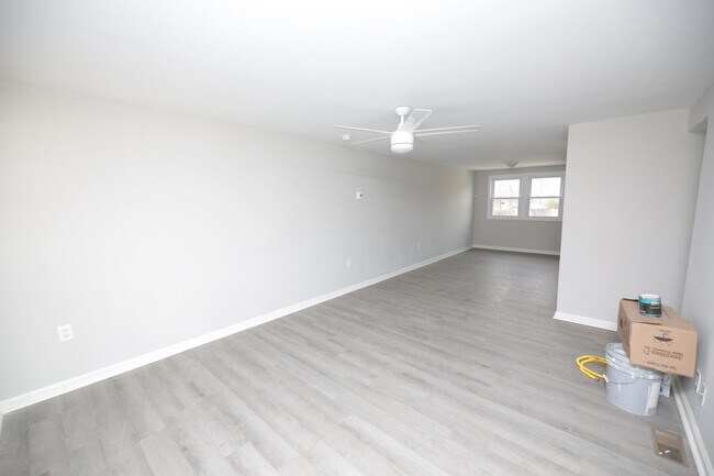 Foto del edificio - Lovely Dundalk 3bd/2ba Renovated rowhome w...