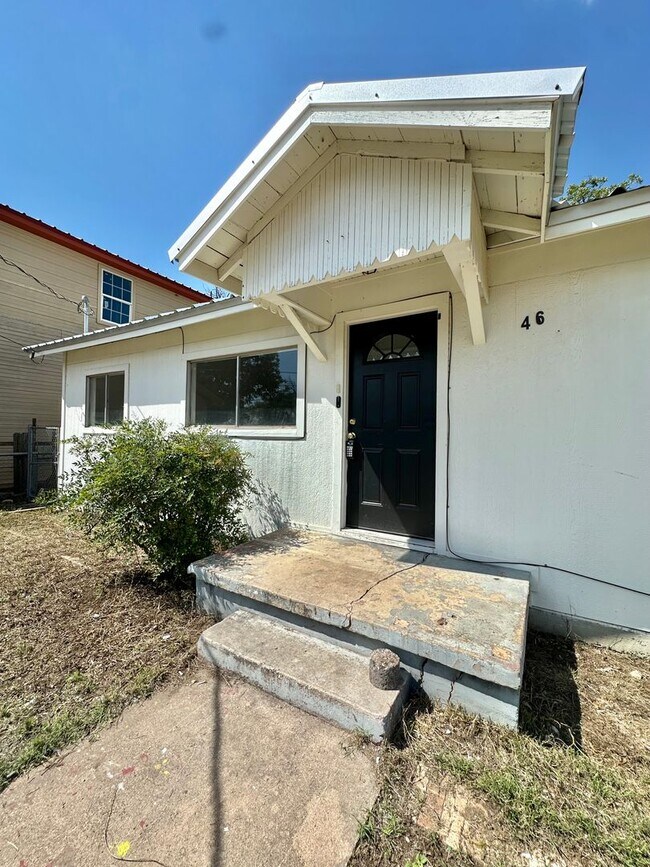 Building Photo - 4 Bedroom w/ Bonus Room Available to Lease!!