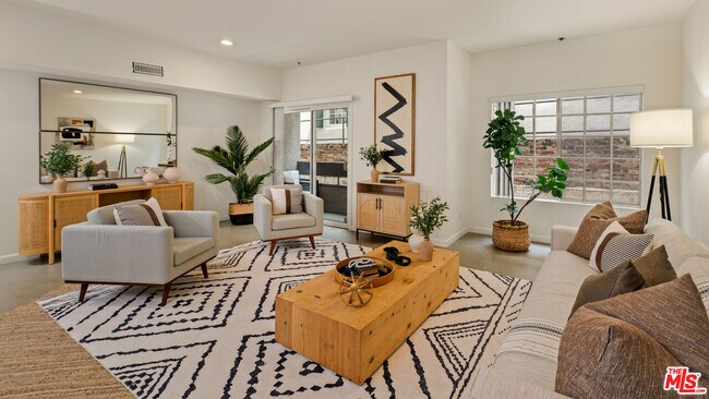 Foto del edificio - 10627 Ashton Ave