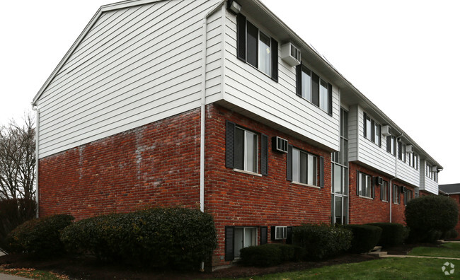 Building Photo - Oxford Square Apartments