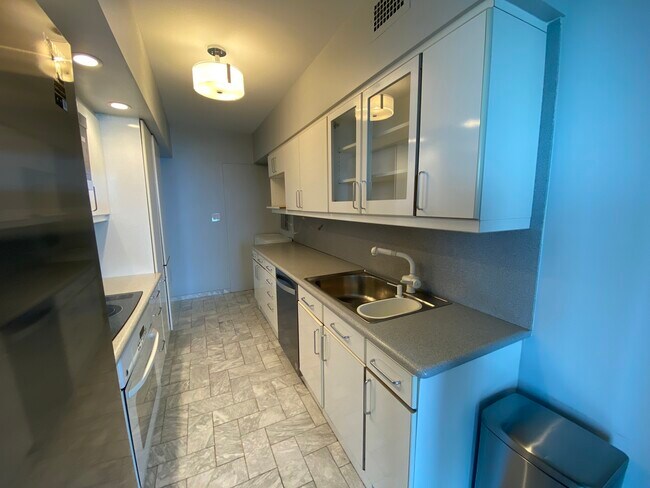 Foto del edificio - 3180 N Lake Shore Dr