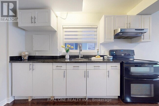 Building Photo - 64 Sassafras Cir