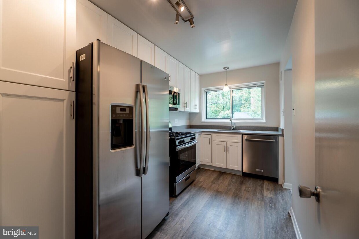 10638 Weymouth St Unit 201, Bethesda, MD 20814 Condo for Rent in