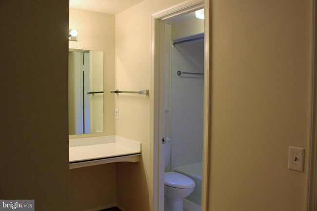 Building Photo - 9120 Falls Chapel Way