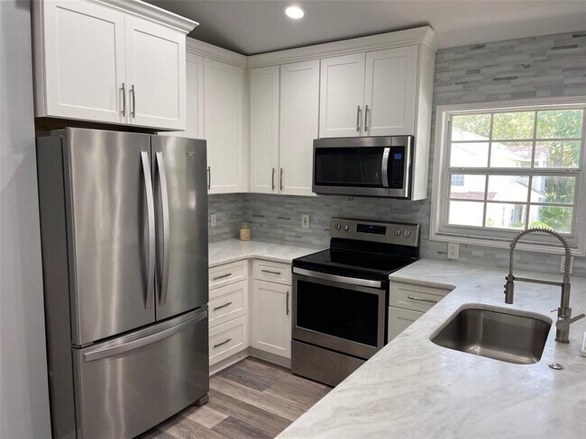 Foto del edificio - 6412 Rosefinch Ct