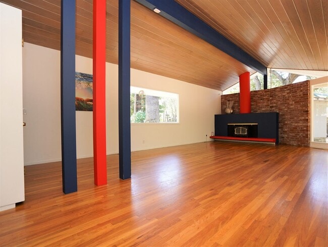 Building Photo - Beautifully Maintained Home in Great Sarat...