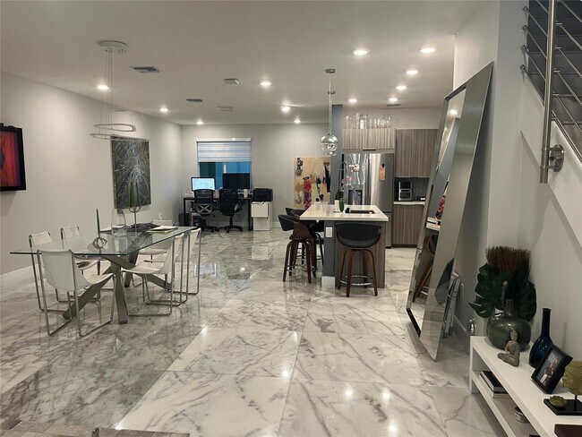 Foto del edificio - 10351 NW 66th St