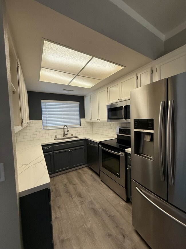 Building Photo - 1293 Eardley Ave