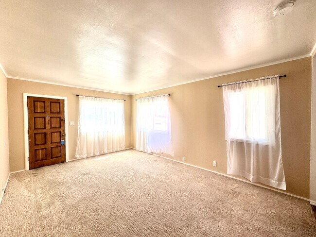 Foto del edificio - ADORABLE  2bd 1ba HOUSE  BLOCKS to HERMOSA...