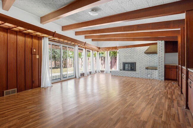 Foto del edificio - 1733 Maplewood Dr