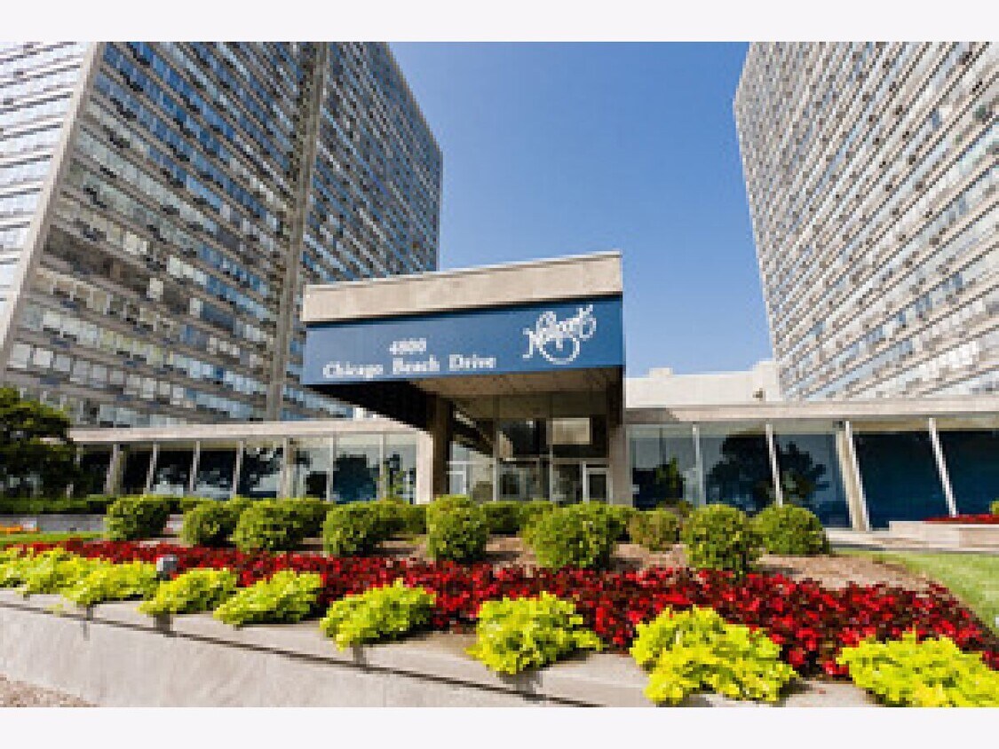 Foto principal - 4800 S Chicago Beach Dr