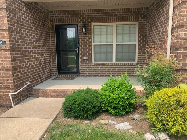 Building Photo - MOVE IN SPECIAL -MOVE IN BY 9/1/25 RECEIVE...