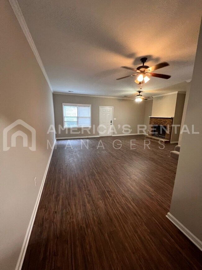 Foto del edificio - Townhome For Rent In Pelham!!! COMING SOON!