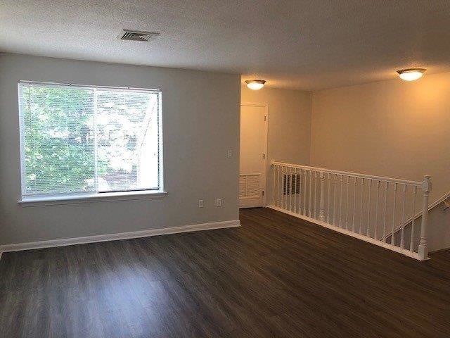 Building Photo - Briar Knoll Apts