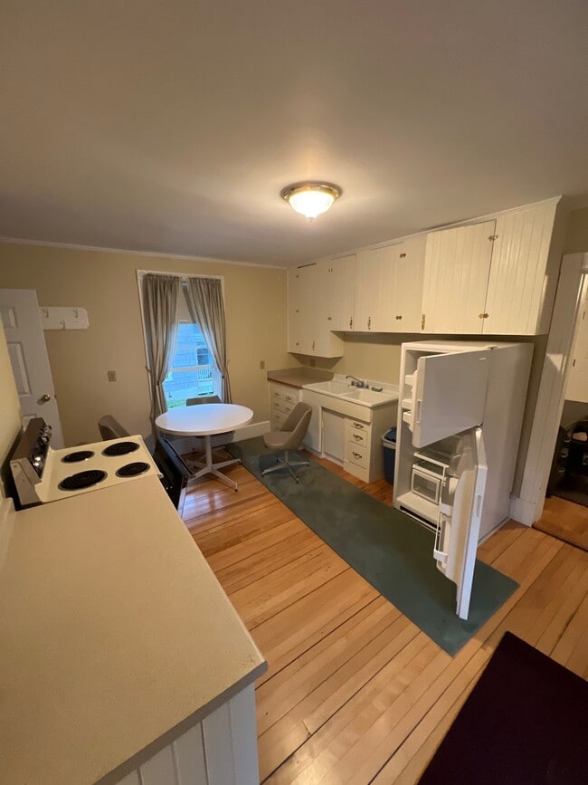 Building Photo - 33 E Summer St