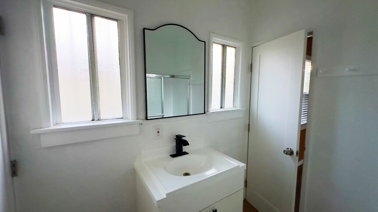 Foto principal - 4873 Ascot Ave