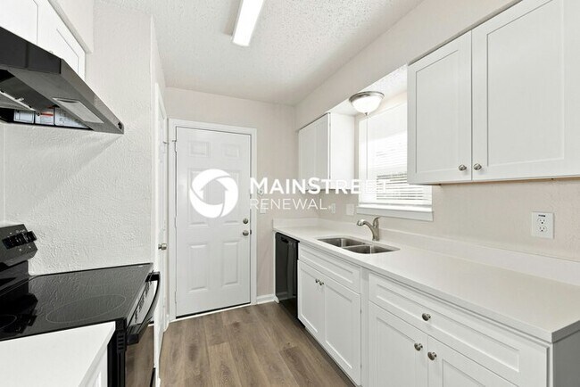 Foto del edificio - 4 Bedroom Pet-Friendly Home in ARLINGTON, TX with Main Street Renewal