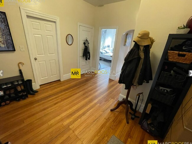 Building Photo - 1487 Beacon St