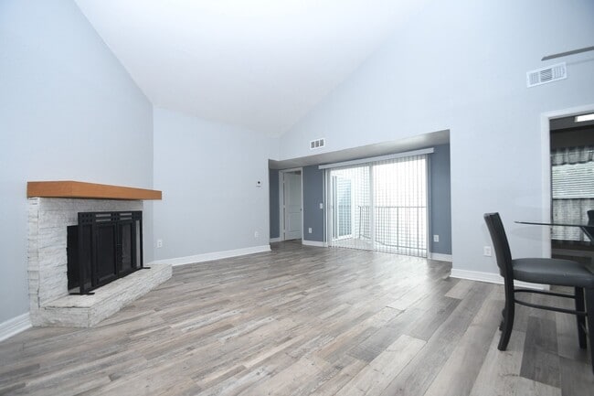 Foto del edificio - 9809 Richmond Ave.