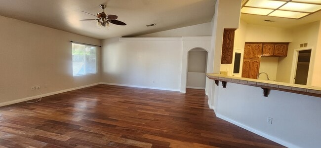 Building Photo - 9810 Manhattan Dr